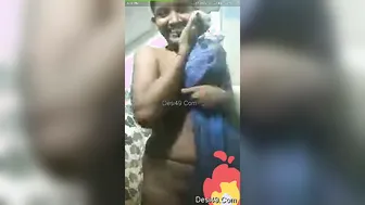 Bhabhi Bathing Naked On Video Call With Her Secret Boyfriend