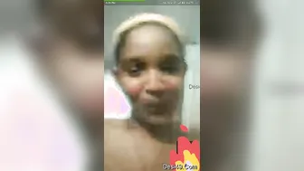 Bhabhi Bathing Naked On Video Call With Her Secret Boyfriend