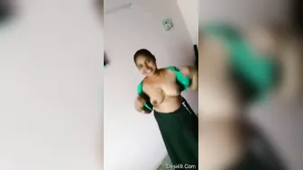 Busty Mallu Bhabhi Flashing Her Big Natural Tits On Camera