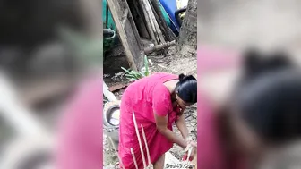 Aunty Accidentally Exposing Her Cleavage While Doing Laundry
