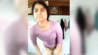 Desi cute pussy show video discharged by her boyfriend