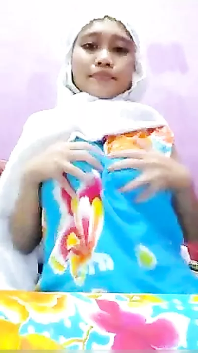 Hijab girl nude MMS movie scene taken for her boyfriend