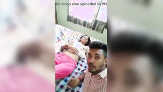 Desi girlfriend boob show in the bedroom