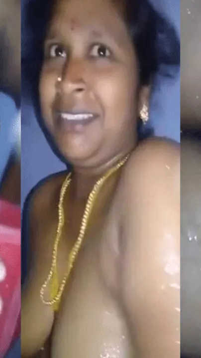 Breasty aunty nude bath Bengali undressed MMS movie