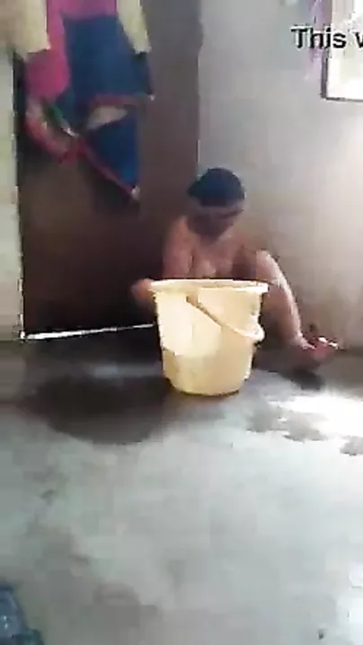 Aged bhabhis naked MMS baths movie scene captured by Devar