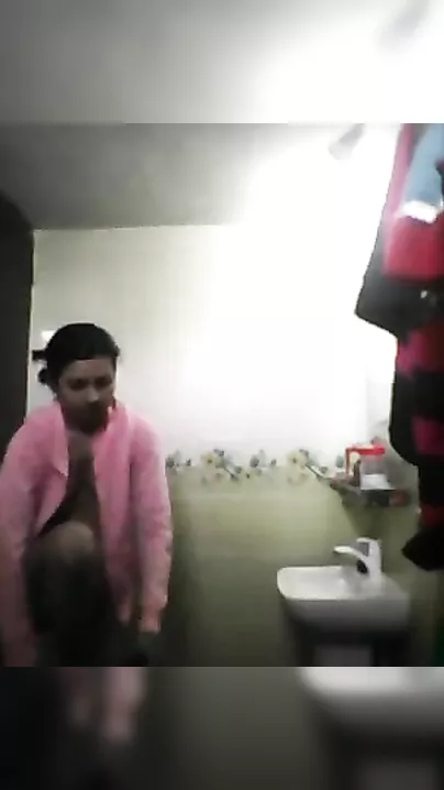 Bangladeshi teen bare MMS costume change clip