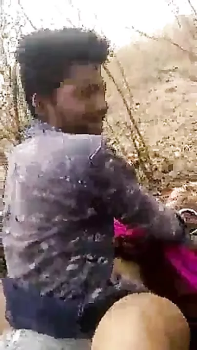 Dehati floozy fucking outdoors on webcam by local guys