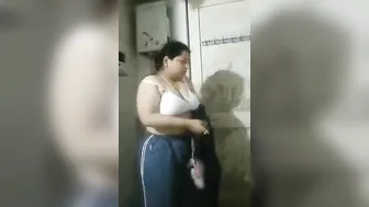 Desi hot boobs show in the washroom looks totally sexy