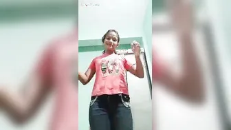 Hawt recent Desi beauty exposing her in nature's garb body on web camera