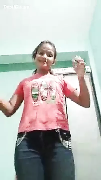 Hawt recent Desi beauty exposing her in nature's garb body on web camera
