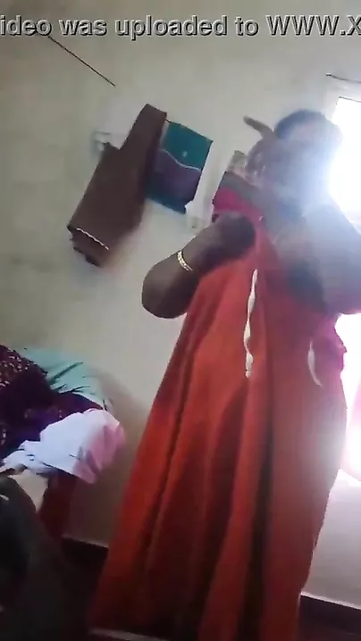 Mature Telugu aunty undressed show on cam