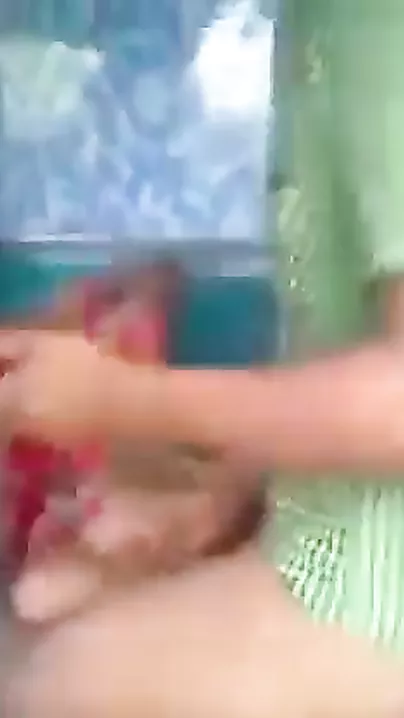 Dehati floozy screwed inside a truck by a truck driver