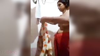 Punjabi Bhabhi in nature's garb baths sex movie