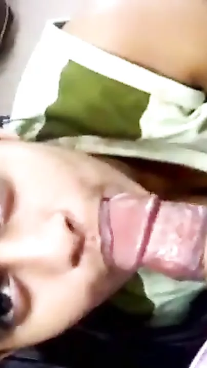 Super hot Indian girl engulfing 10-pounder of her boyfriend