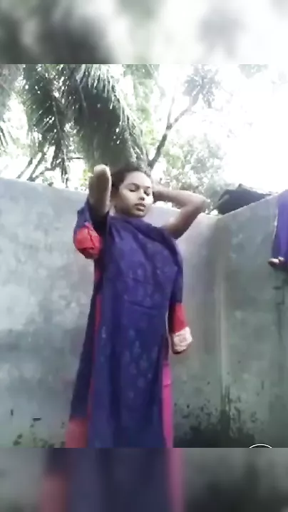 Dehati hotty bathing in nature's garb selfie Dehati hot video