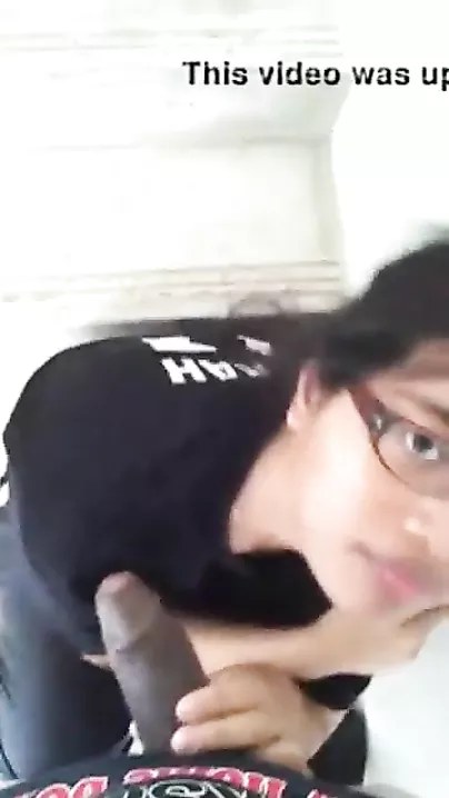 College girl sucking dick of her bf