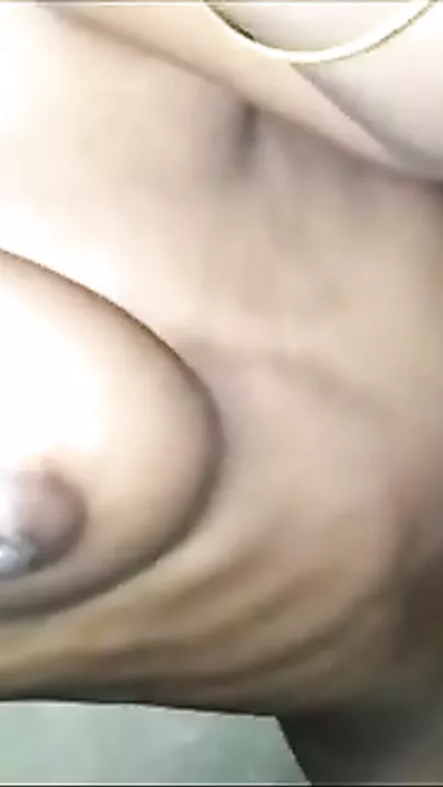 Desi viral MMS video of an Indian angel exposing her in nature's garb body