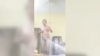 Desi Gujarati housewife undressed MMS sex clip trickled