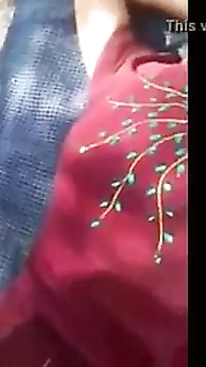 Desi slit exposed outdoors MMS video goes live