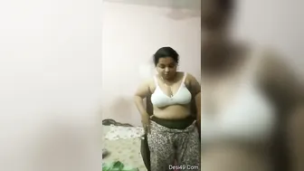 Chubby Married Woman Getting Turned On Showing Off Her Curves