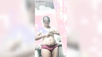 Married Mallu Woman Changing Clothes Caught On Hidden Camera