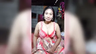 Desi Slut Showing Off Her Bouncing Boobs For Some Quick Money