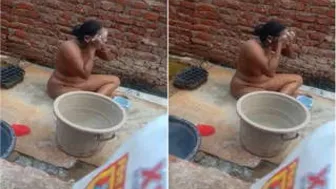 Mallu Bhabhi Bathing Outside Getting Wet And Ready For Action