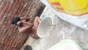 Mallu Bhabhi Bathing Outside Getting Wet And Ready For Action