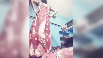 Desi GF Exposing Her Round Tits And Big Juicy Ass