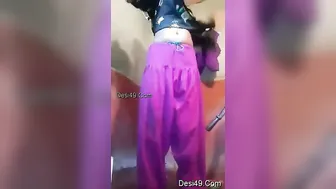 Indian Bhabhi Stripping Naked Getting Ready For Her Hot Bath
