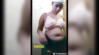 My GF Bathing And Teasing Me On Our Video Call Tonight