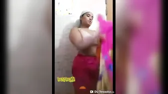 My GF Bathing And Teasing Me On Our Video Call Tonight