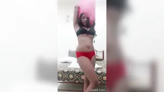 Indian Babe Stripping Naked Revealing Her Body On Camera