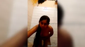 Desi Babe Fingering Herself In Bathroom Making Private Selfie