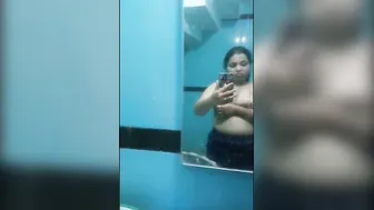 Sexy Married Woman From Delhi Showing Her Natural Boobs On Camera