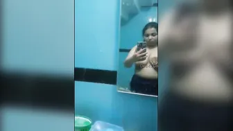 Sexy Married Woman From Delhi Showing Her Natural Boobs On Camera
