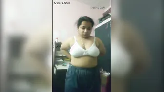 Sexy Married Woman From Delhi Showing Her Natural Boobs On Camera