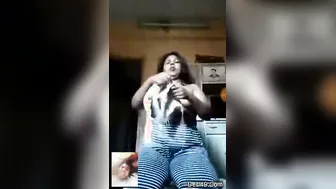 Married Bhabhi Exposing Herself During Naughty Video Chat
