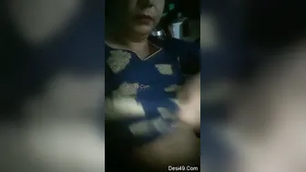 Mature Aunty Fingering Her Wet Pussy During Video Call