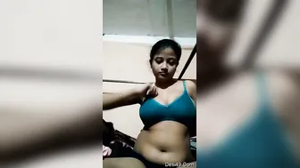 Cute Babe Showing Off Her Gorgeous Boobs In Private Video