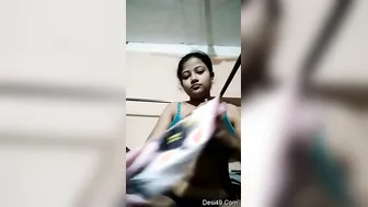 Cute Babe Showing Off Her Gorgeous Boobs In Private Video