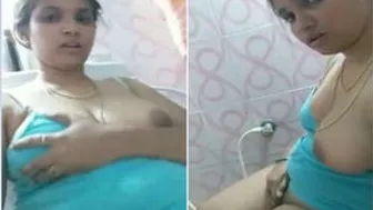 Desi Girl Fingering Herself Moaning Loud In Bathroom Secretly