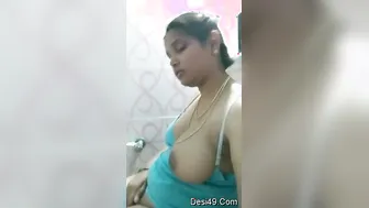 Desi Girl Fingering Herself Moaning Loud In Bathroom Secretly