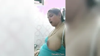 Desi Girl Fingering Herself Moaning Loud In Bathroom Secretly