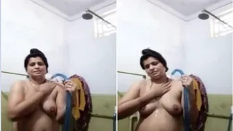 Horny Married Wife Soaking Wet Bathing Alone Caught On Camera