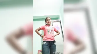 Indian Babe Recording Herself Completely Naked For Her Boyfriend