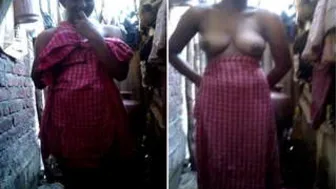 Cute Bangla GF Flashing Her Perky Tits In Bedroom Selfie