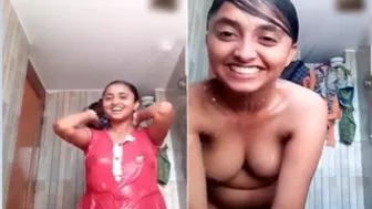 Sexy GF Bathing Naked During Hot Video Call Session