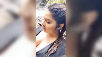 Hot Desi GF Exposing Her Perfect Boobs For The Camera