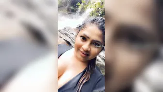 Hot Desi GF Exposing Her Perfect Boobs For The Camera